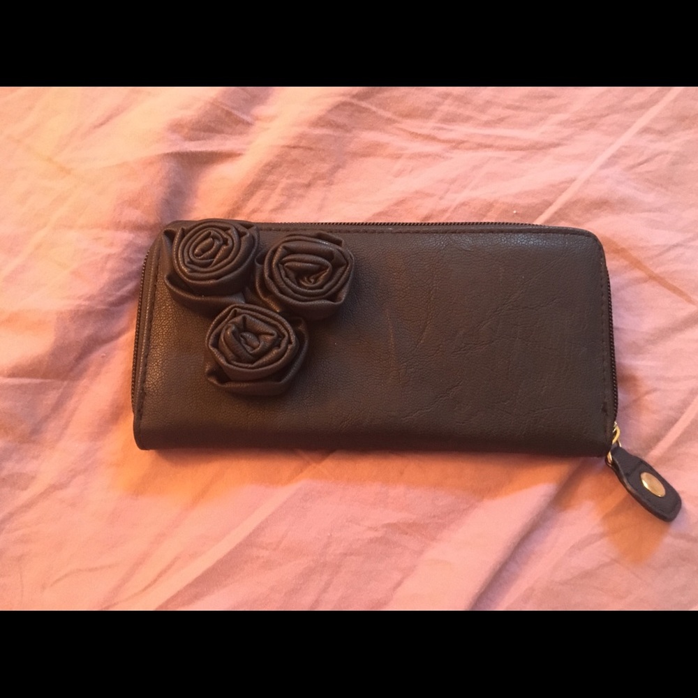 EUC Steve Madden zip around wallet, black PVC